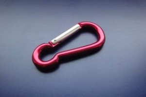 Karabińczyk aluminiowy 6x60 czerwony ART MH8488